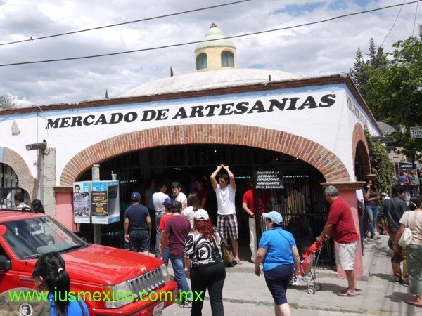 Estado de Querétaro, México. Tequisquiapan; Mercado de artesanías.