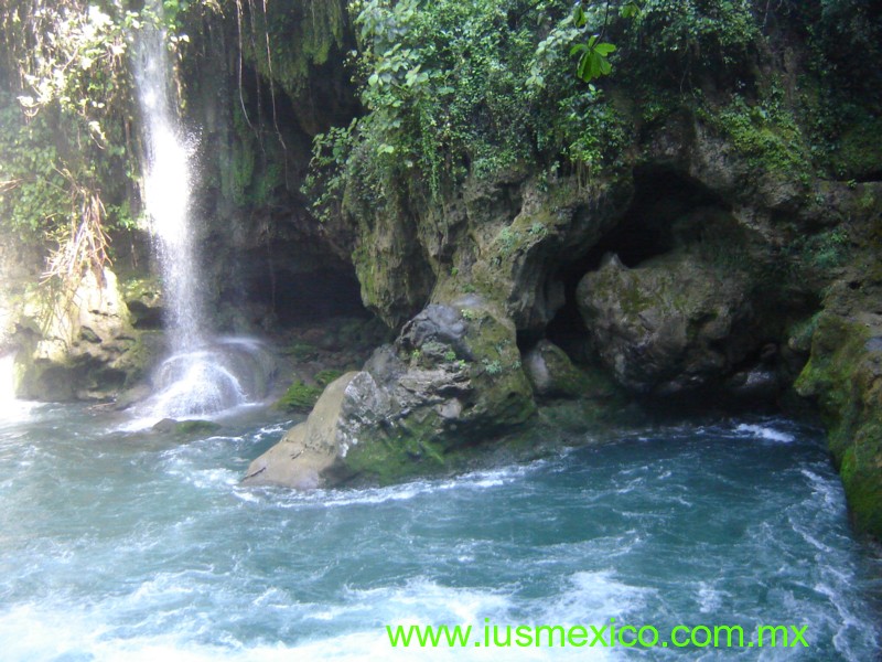 San Luis Potosí, México. Tamasopo, Puente de Dios.