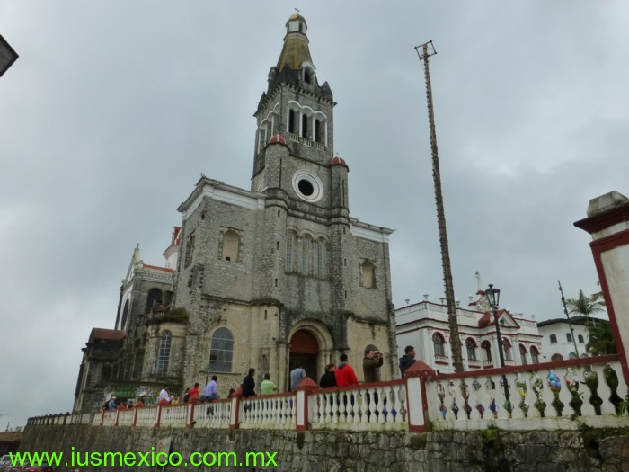 Estado de Puebla, México. Cuetzalan; Parroquia de San Francisco de Asís, en la Plaza Principal.