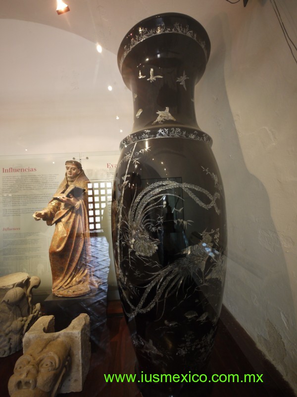 ESTADO DE GUERRERO, México. Museo Histórico de Acapulco, Porcelana China y Jarrones Tibor.