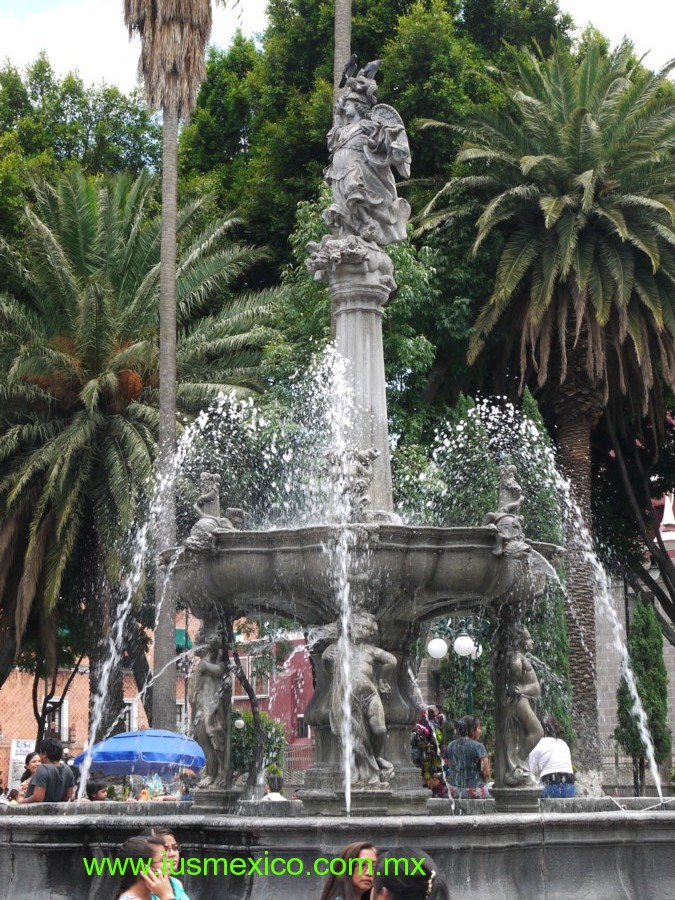 ESTADO DE PUEBLA, Ciudad de Puebla. fuente en el Zócalo.