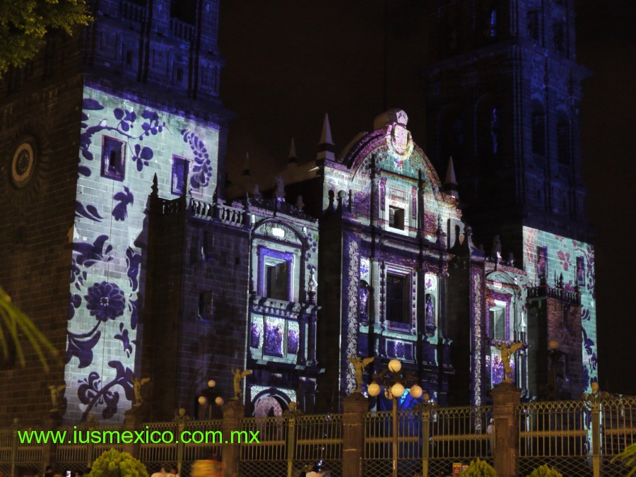 ESTADO DE PUEBLA, Ciudad de Puebla. Catedral, vista nocturna.