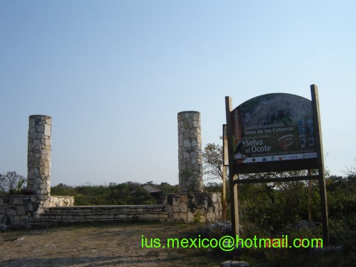 Chiapas, México. Ocosocoautla. Fosa de las Cotorras.