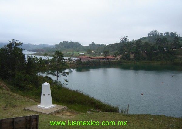 Chiapas, México. Lagos de Montebello. "Lago Internacional"