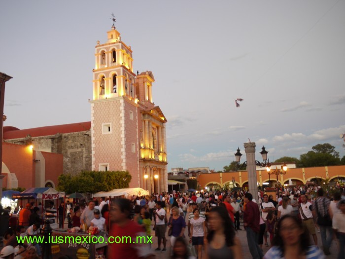 Estado de Querétaro, México. Tequisquiapan; Templo de Santa María de la Asunción en la Plaza Central.