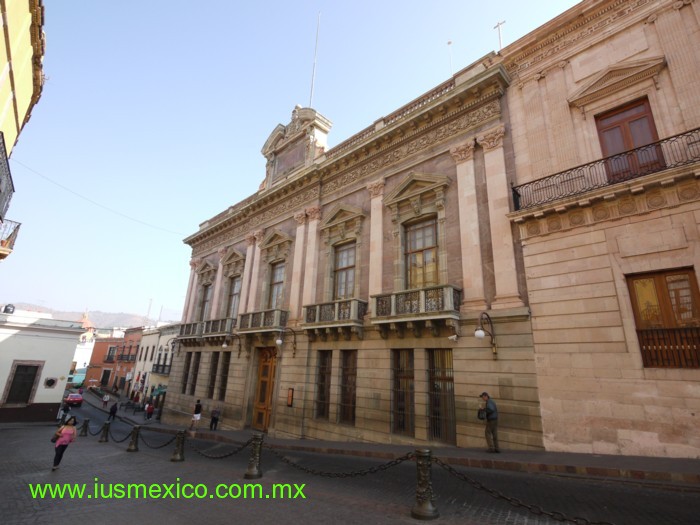 Estado de Guanajuato, México. Cd. de Guanajuato; Edificio de Banamex, en el acceso a la Plaza de la Paz.