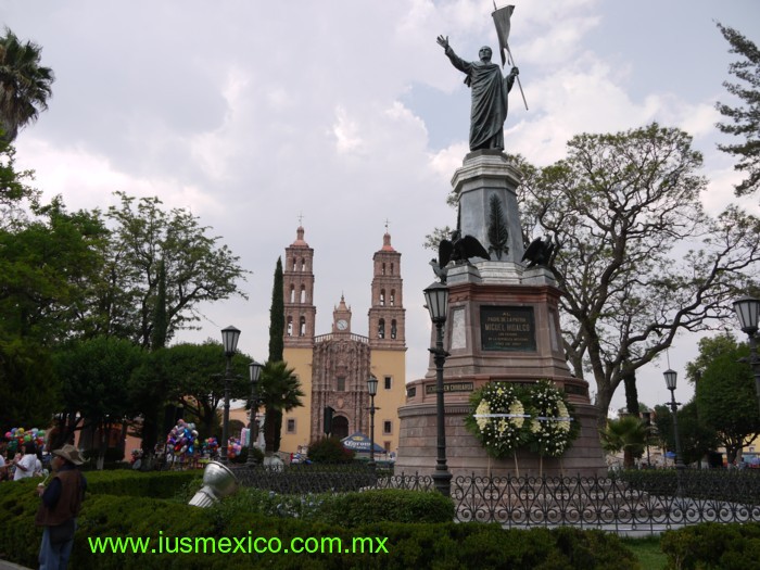Estado de Guanajuato, México. Dolores Hidalgo; Jardín Independencia, Monumento a Hidalgo.