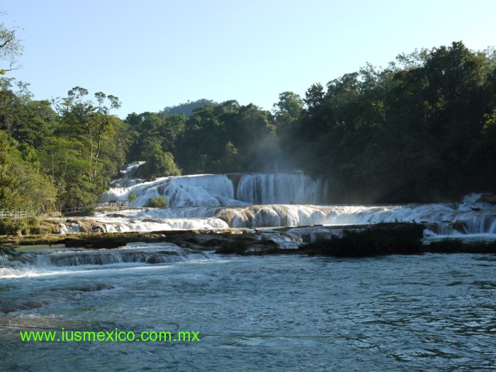 Chiapas, México. Cascadas de Agua Azul.