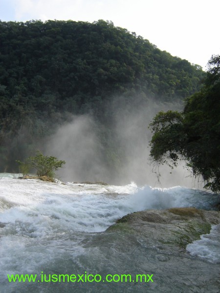 San Luis Potosí, México. Aquismón, Cascada de Tamul.